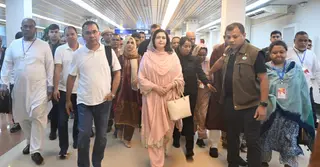 একদিনের সফরে সিলেটে পৌঁছেছেন প্রধানমন্ত্রী